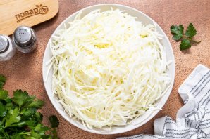 Тушеная капуста - фото шаг 2