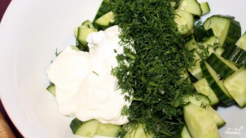 Греческий салат из огурцов - фото шаг 4