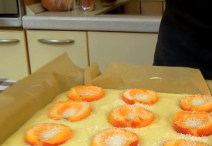 Простой пирог с абрикосами - фото шаг 3
