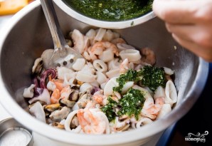 Салат из морепродуктов "Морской коктейль" - фото шаг 4