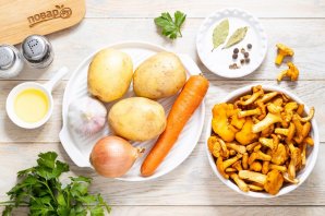 Тушеная картошка с лисичками - фото шаг 1