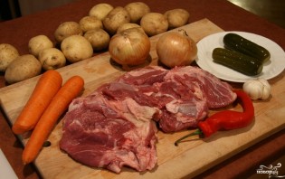 Картошка с мясом в чугунке в духовке - фото шаг 1