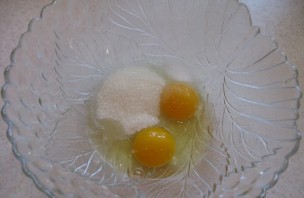 Блинчики на воде с яйцами - фото шаг 1