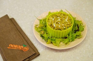 Слоеный салат с авокадо - фото шаг 8