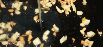 Креветки в сливочно-чесночном соусе с рисом - фото шаг 3