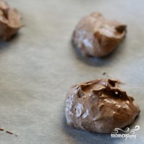 Шоколадное безе с миндалем - фото шаг 2