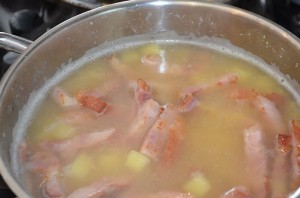 Гороховый суп с копченой грудинкой - фото шаг 9