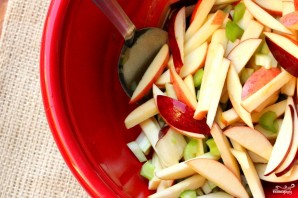 Салат из свежих яблок - фото шаг 4