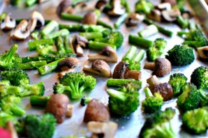 Запеченные овощи с грибами в духовке - фото шаг 3