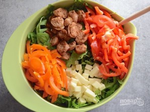 Зимний салат с колбасой - фото шаг 6
