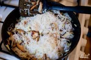 Рисовая лапша с грибами - фото шаг 3