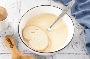 Гренки с молоком и яйцом - фото шаг 7