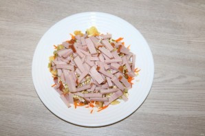 Салат с чипсами и корейской морковкой - фото шаг 6