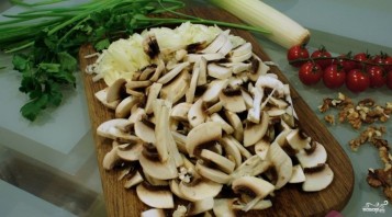 Куриный салат с грибами и сыром - фото шаг 3