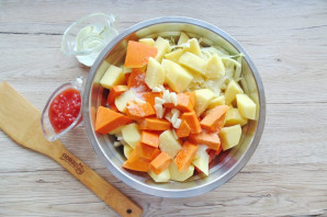 Рагу из овощей с баклажанами в духовке - фото шаг 6