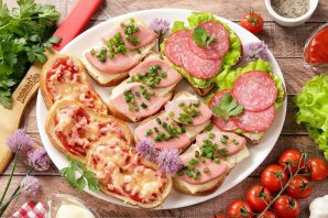 Бутерброды с колбасой и сыром - фото шаг 17