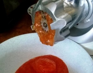 Аджика из помидоров и чеснока на зиму - фото шаг 2