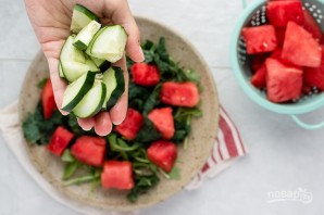 Салат с зеленью, арбузом и фетой - фото шаг 3
