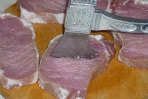 Свинина в духовке с сыром - фото шаг 3