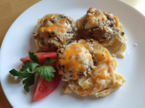 Гнезда из лапши с фаршем и горчичным кетчупом "Махеевъ" Беларусь - фото шаг 9