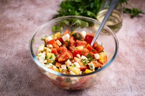 Салат с сыром, ананасом и помидорами - фото шаг 10