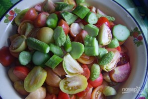 Салат на зиму из помидоров и огурцов - фото шаг 2