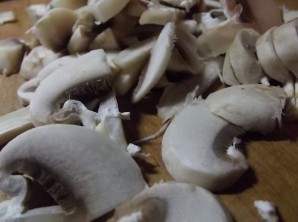 Яичница с грибами и сыром - фото шаг 1