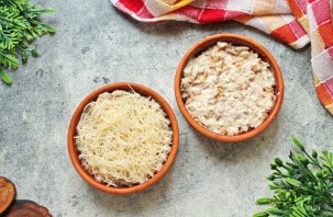 Жульен с курицей и лисичками - фото шаг 10