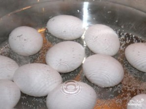 Кружевные крашеные яйца - фото шаг 1