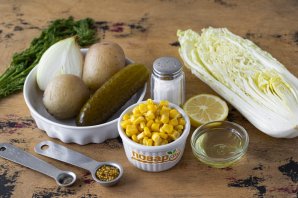 Салат с кукурузой и солеными огурцами - фото шаг 1