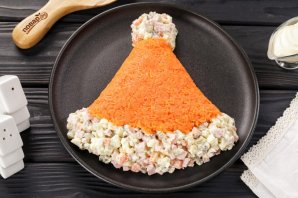 Салат "Шапочка Деда Мороза" - фото шаг 9