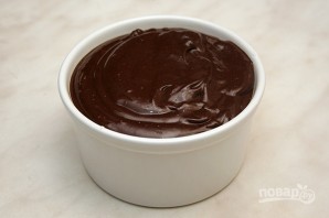 Шоколадные кексы с жидкой начинкой - фото шаг 5