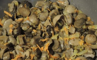 Фасоль с грибами в томатном соусе - фото шаг 6