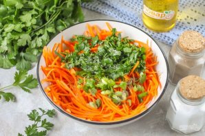 Салат из свежей моркови с кинзой - фото шаг 4