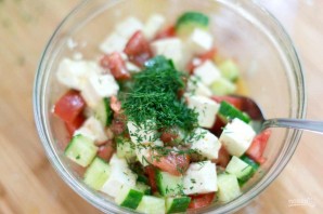 Салат с куриной грудкой, овощами и фетой - фото шаг 2