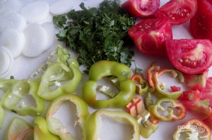 Салат из помидоров с перцем на зиму - фото шаг 2
