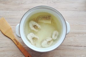 Рыбный суп из судака с пшеном - фото шаг 4