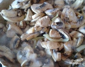 Индейка, тушенная с грибами - фото шаг 5