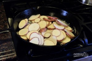 Жареная картошечка с луком - фото шаг 3