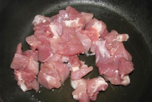 Тушеная картошка и мясо в кастрюле - фото шаг 2