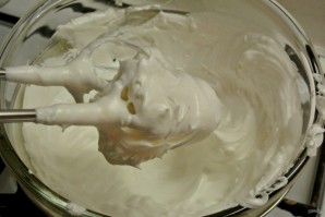 Десерт из меренги с джемом - фото шаг 3
