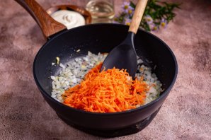 Печень с морковью и луком - фото шаг 6