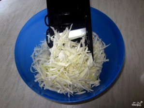 Салат из пекинской капусты с крабовыми палочками - фото шаг 2