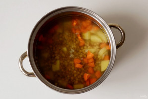 Чечевичный суп с колбасой - фото шаг 5