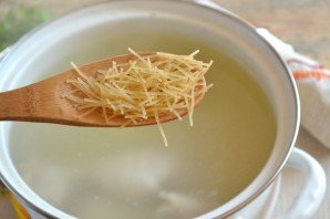 Куриный суп с вермишелью - фото шаг 5
