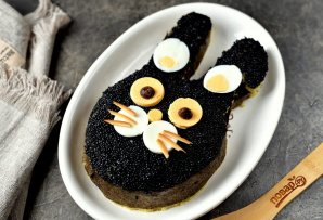 Салат на год Черного Водяного Кролика с черной икрой - фото шаг 9