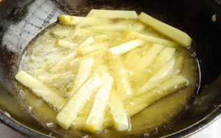 Картофель фри на сковороде - фото шаг 4