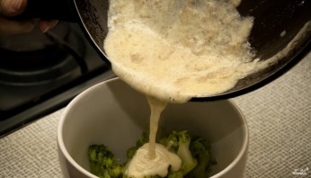 Брокколи с сыром в горшочке - фото шаг 3