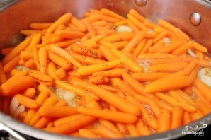 Курица с морковью на сковороде - фото шаг 6