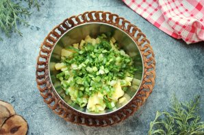 Салат с картофелем и консервированными кальмарами - фото шаг 4